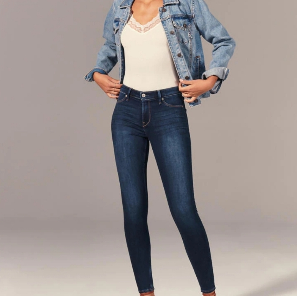 Ambercrombie & Fitch Dark Denim 4R